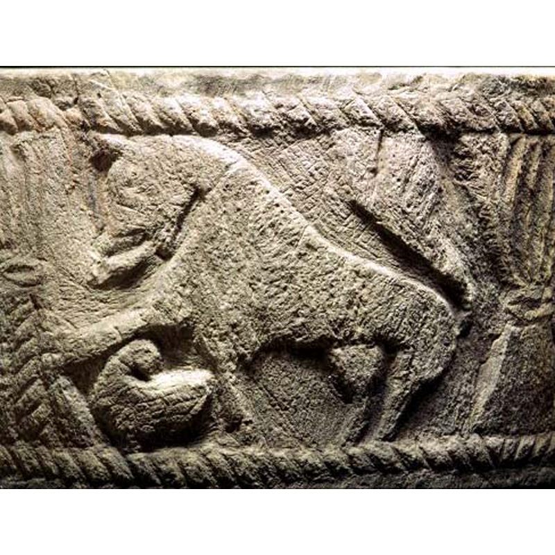 the SHM caption "fyrfoting med unge (?)" suggests that the shape between the animal's front legs may be its young