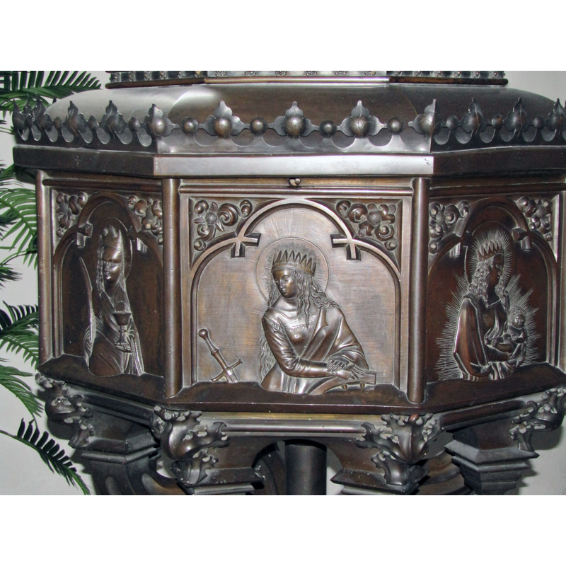 seen here in the centre panel: a crown, a sword handle and a fragment of the weel identify the saint