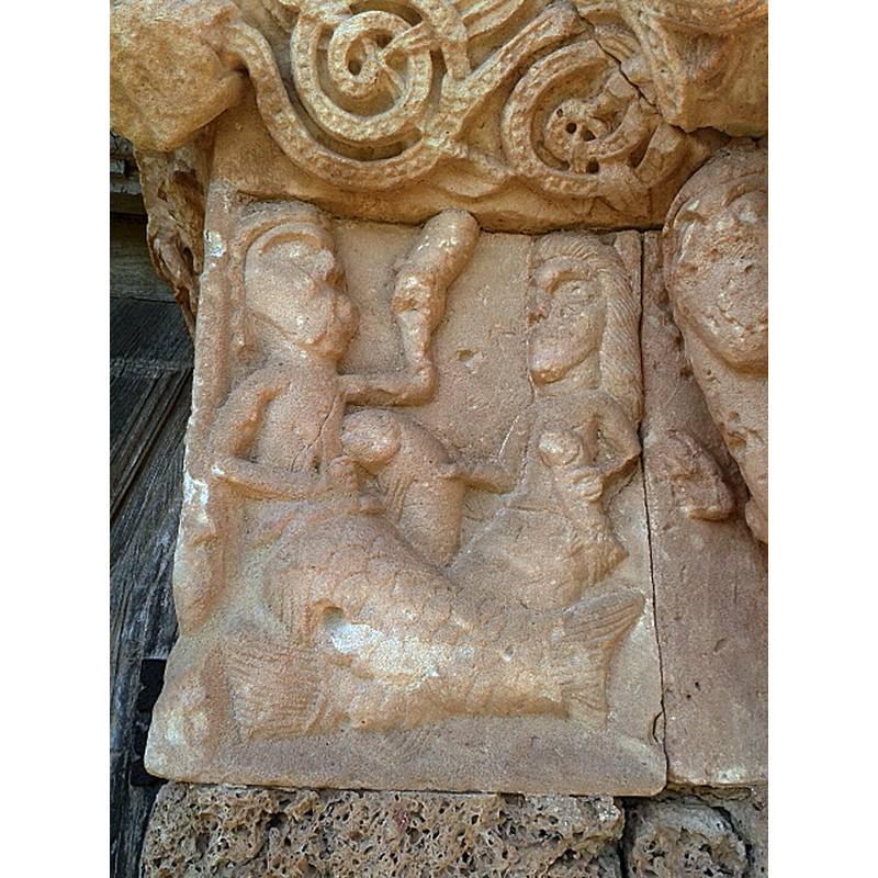 Source caption: "Capitel de la portada en la iglesia de Soto de Bureba."