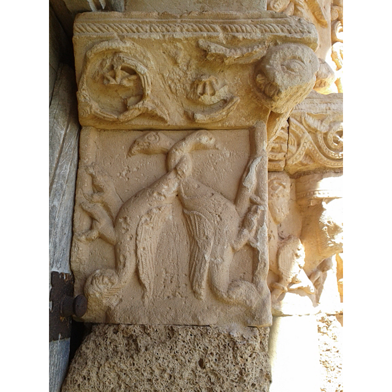 Source caption: "Capitel de la portada en la iglesia de Soto de Bureba."