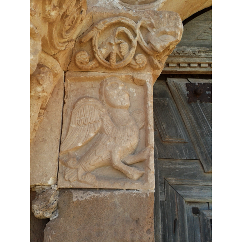 Source caption: "Capitel de la portada en la iglesia de Soto de Bureba."