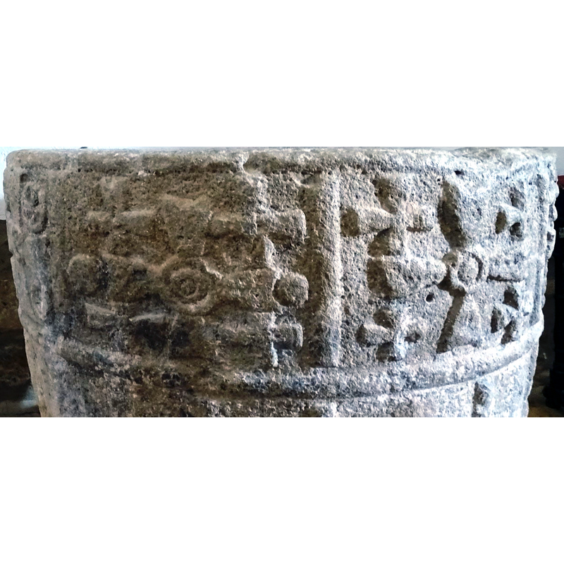 a profusion of crosses: the two panels in this image are covered in them; the two large crosses in the centre are Greek, fut of different shapes and their inner circles are laso different; the smaller crosses between the arms of the large crosses are also differrent; the horizontal armas of the cross on the left have beads at their outer ends