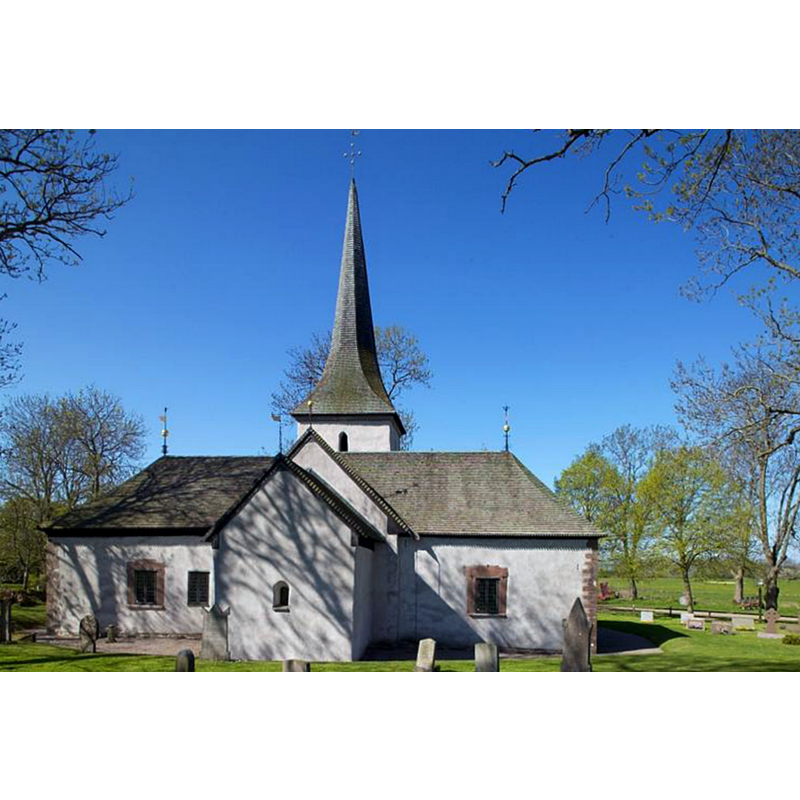 the canonical orientation of the building had been changed in the 18thC modifications, pointing the chancel towards the south, instead of te east -- Source caption: "Den är byggd på 1100-talet med ett något senare torn. Utbyggnad av norra korsarmen 1721-1729 och södra korsarmen 1733-1737. I samband med utbyggnaden orienterades koret åt söder."