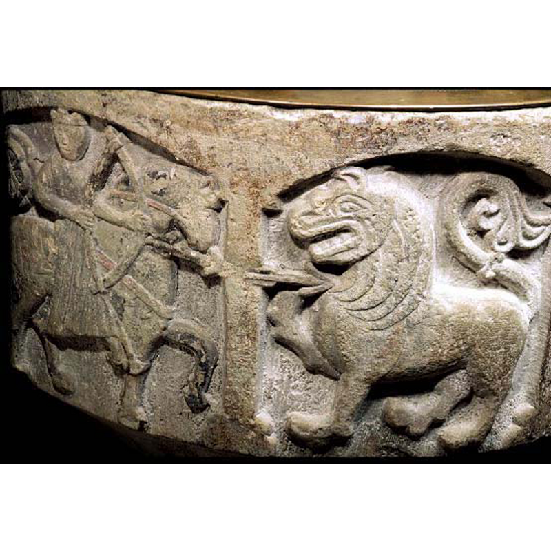 two arrows from the mounted archer on the left by-pass the arcade division on their way to the large lion on the right