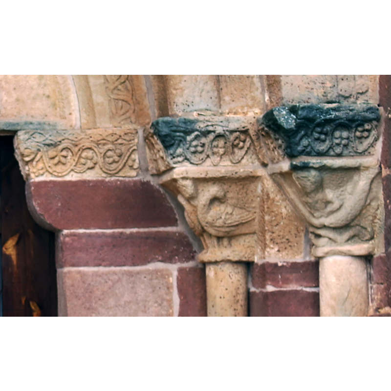 capitals with paired birds and siren