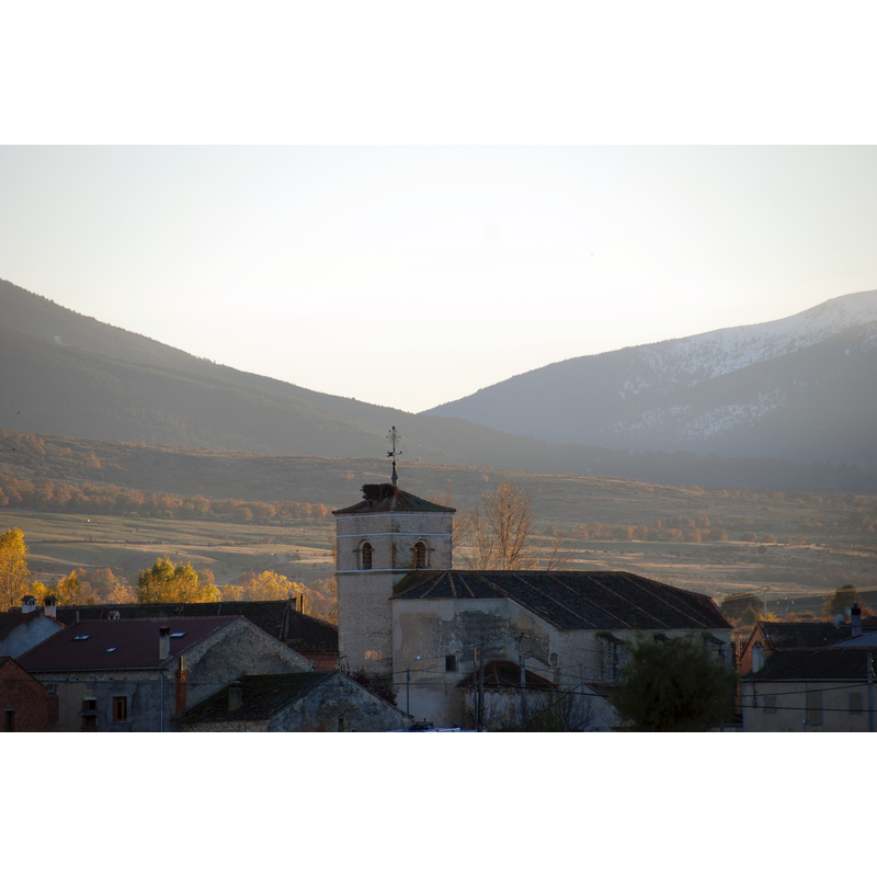 Source caption: "Vista de la iglesia de Arcones desde el camino a Huerta."