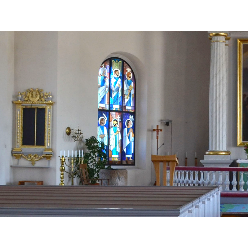 the top of the font is visible here in the northwest corner of the nave, between the candelabra on the left and the modern lectern on the right