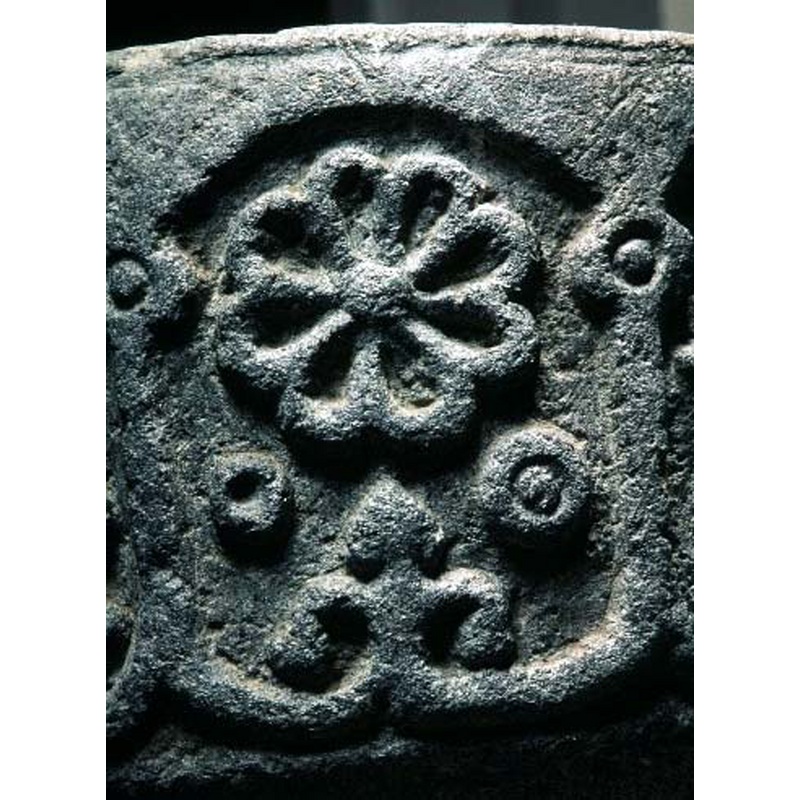 next to it the concentric circle motif that makes the stylised capitals of the arcade, a plant-like motif at the bottom and a circle on the left