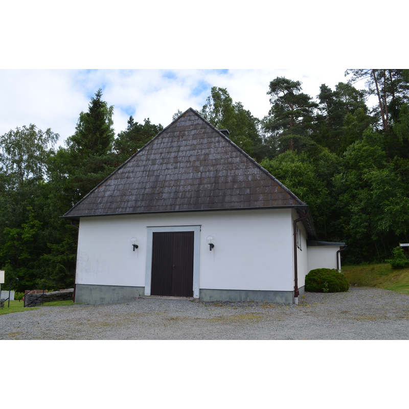 this 1962 chapel was built at the south end of the cemetery of the medieval chapel that had been demolished in 1826