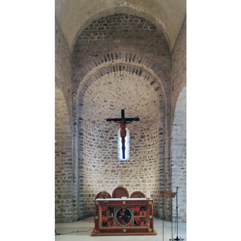 the altar frontal seen here inside the church of Sant Andreu de Sagàs is a reproduction -- the original is now kept at the Museu Episcopal de Vic (MEV) -- cf. ImageFileNo. 1200824028 for a photograph of the original