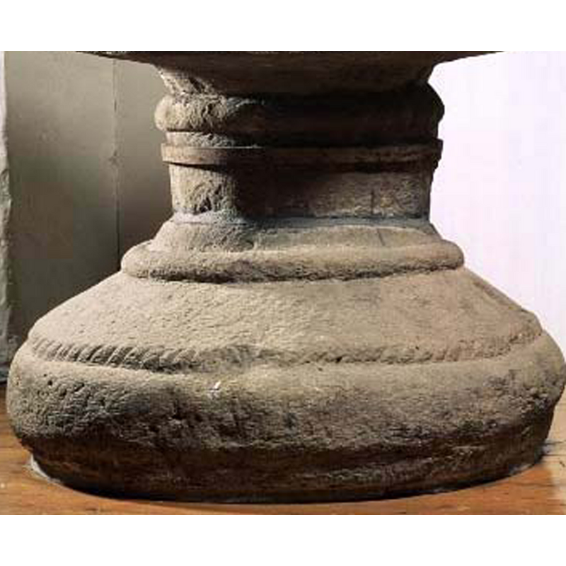 the roll moulding above the cinch appears to be part of the basin block