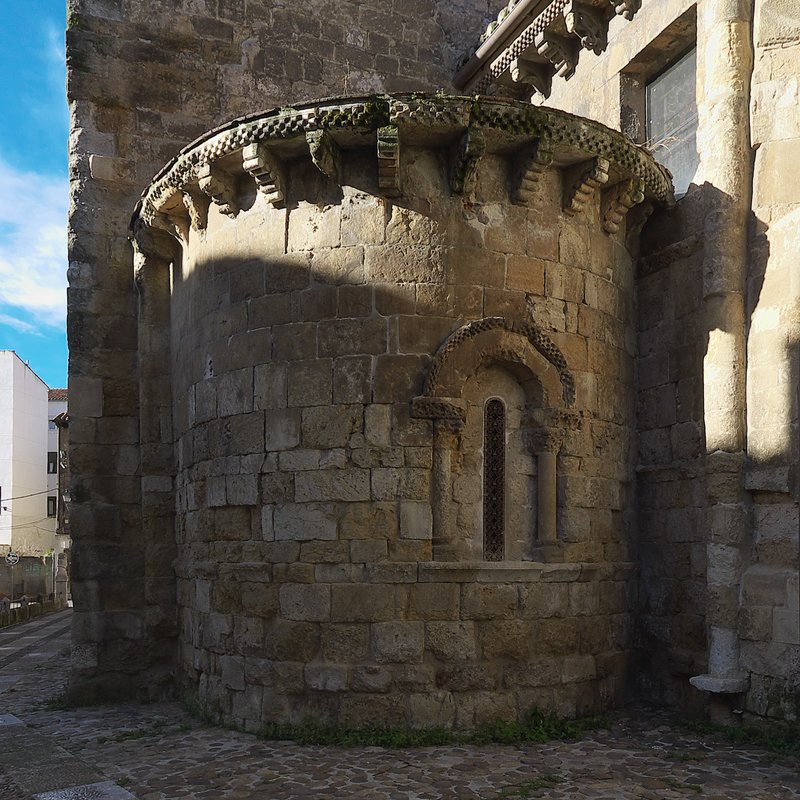 Source caption: "Abside correspondiente a la nave de la Epístola (s. XII)"