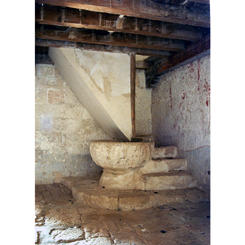 Source caption: "Pila de la ermita de Reveche (Burgos, España)"