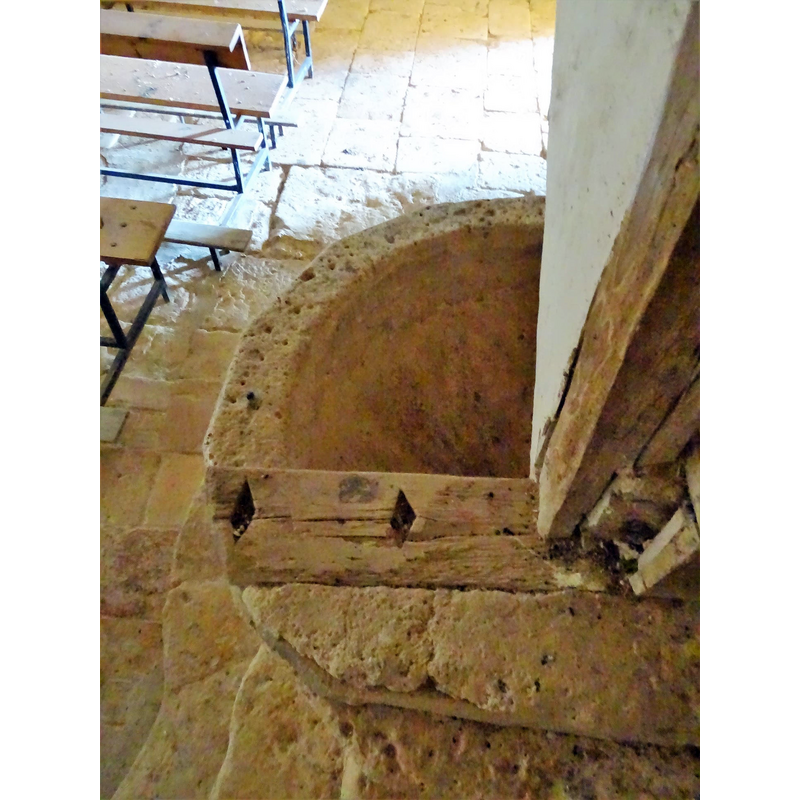 the horizontal mean across the top of the font appears to support the vertical side of the stair casing