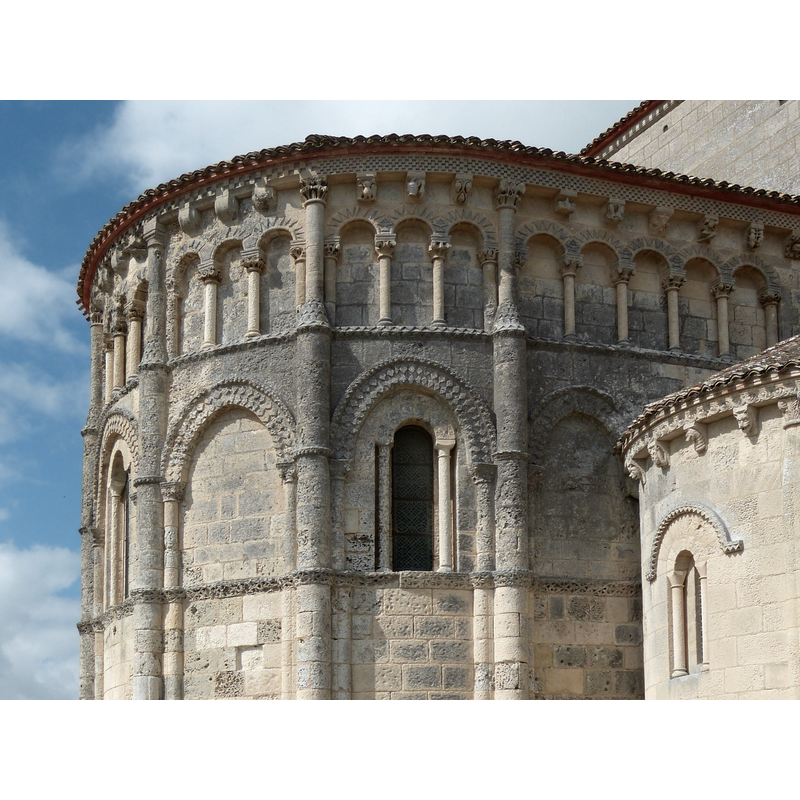 Source caption: "Talmont-sur-Gironde ( Charente-Maritime ). Kirche St.Radegund ( 12.Jhdt. ) - Romanische Apsis."