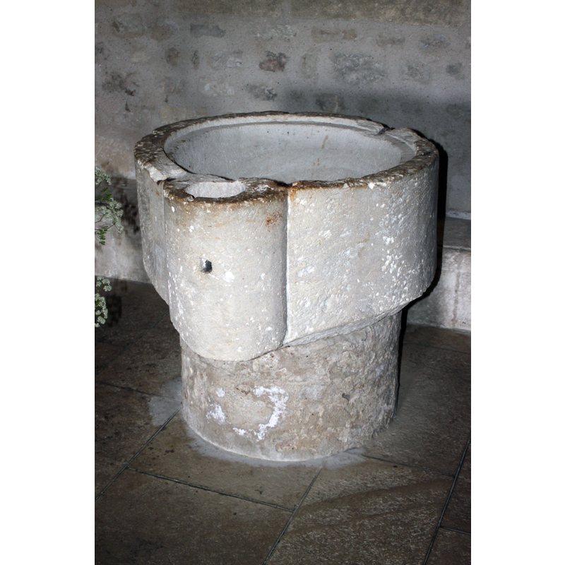 Source caption: "Église Sainte-Radegonde, fonts baptismaux, Fr-17-Talmont-sur-Gironde."
