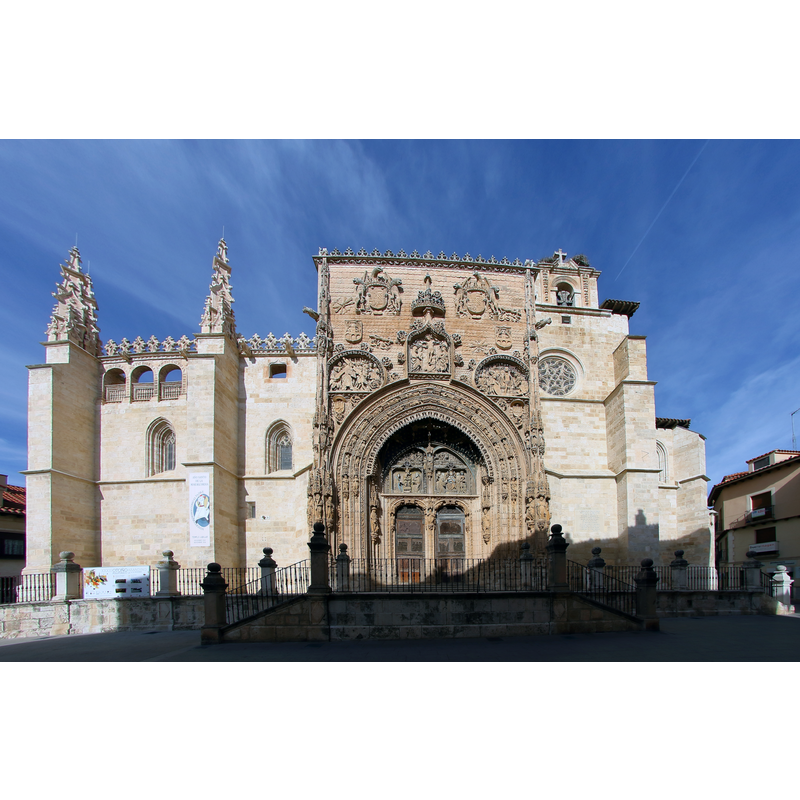 Source caption: "Aranda de Duero, Iglesia de Santa María la Real, fachada principal"