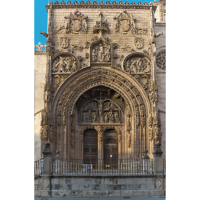 Source caption; "Alfonso Enríquez, obispo de Osma (1505-1523), perteneciente a la Casa de Borgoña, influyente en la corte de los Reyes Católicos, promociona la obra de la portada principal de la Iglesia de Santa María la Real, en el estilo real o gótico isabelino. Traza, Simón de Colonia (1506-1507?), que realiza la misma con otros colaboradores y siendo terminada por su hijo Francisco de Colonia (ca. 1516). Primer tercio del Siglo XVI. Probablemente, Rodrigo Gil de Hontañón tomaría bastantes apuntes de su traza, para diseñar la Portada del Nacimiento, Catedral Nueva de Salamanca."