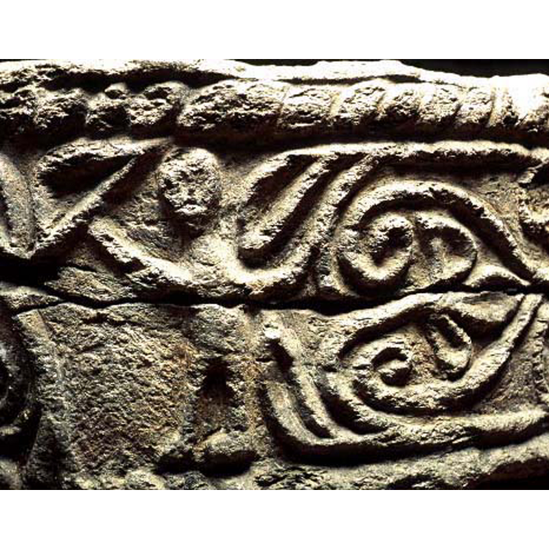 is this figure a pair with the one to the right of the Baptism of Christ scene?