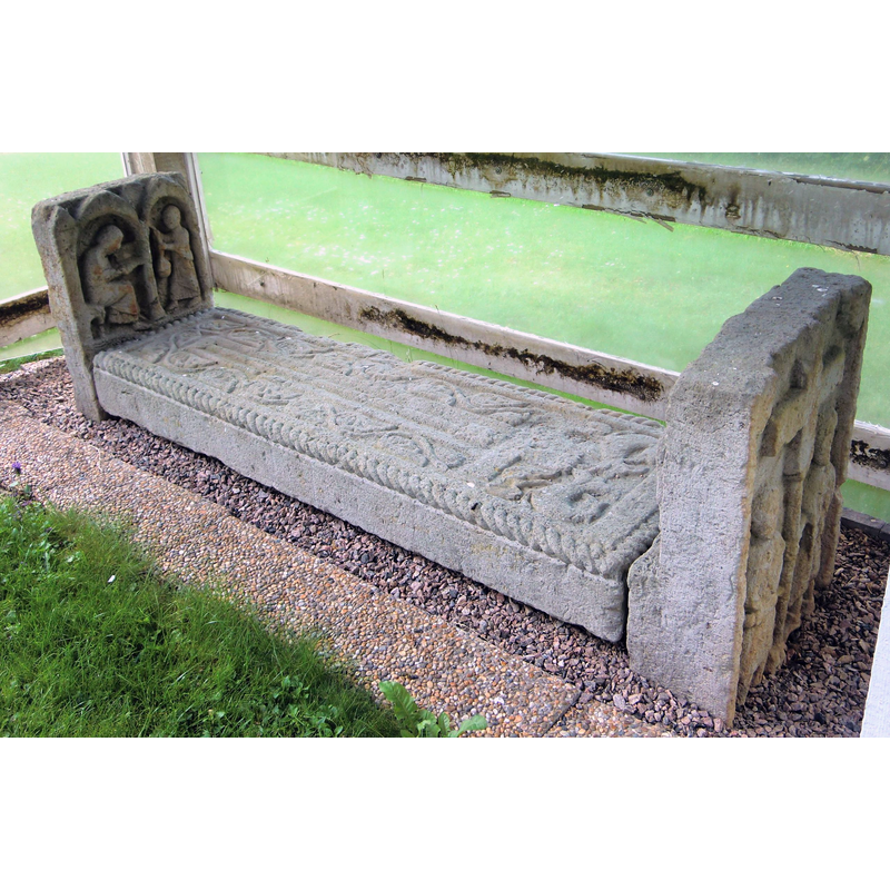 Source caption: "Romanskt gravmonument på kyrkogården vid Hällstads kyrka, Ulricehamn."