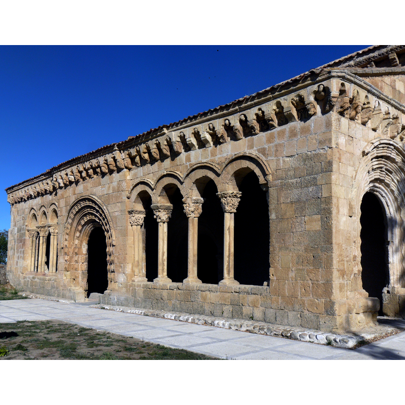 Source caption: "Galería porticada de la iglesia de San Miguel, Sotosalbos, Segovia."