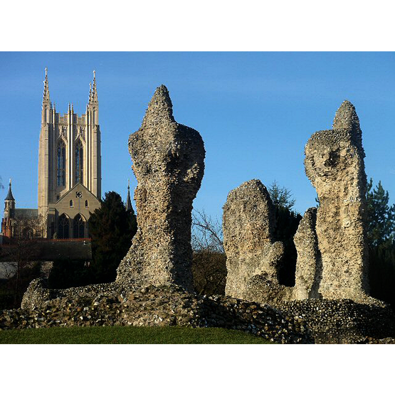 Source caption: "Bury St Edmunds Cathedral and Abbey ruins. The contrast between the new cathedral tower and the old Abbey ruins is spectacular. The Abbey was sacked by local townspeople in 1327 and then on the 20th January 1465, a great fire ravaged the Abbey. It destroyed all the roofs, and brought down the central tower and spire."
