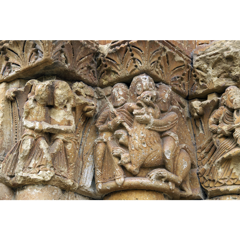 Source caption: "Kirche San Juan Bautista (Johannes der Täufer) in Moarves de Ojeda (Olmos de Ojeda) in der Provinz Palencia (Kastilien-León/Spanien), Kapitelle des Portals"