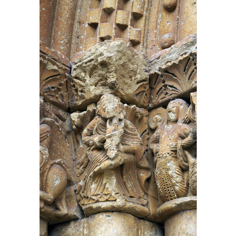 Source caption: "Kirche San Juan Bautista (Johannes der Täufer) in Moarves de Ojeda (Olmos de Ojeda) in der Provinz Palencia (Kastilien-León/Spanien), Kapitelle des Portals"