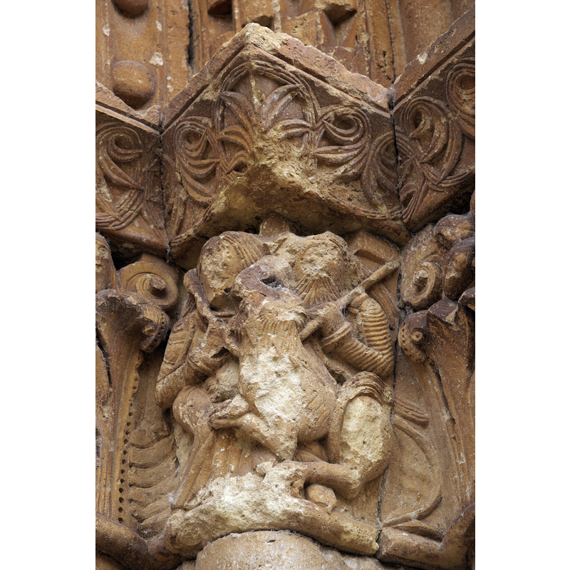 Source caption: "Kirche San Juan Bautista (Johannes der Täufer) in Moarves de Ojeda (Olmos de Ojeda) in der Provinz Palencia (Kastilien-León/Spanien), Kapitelle des Portals"