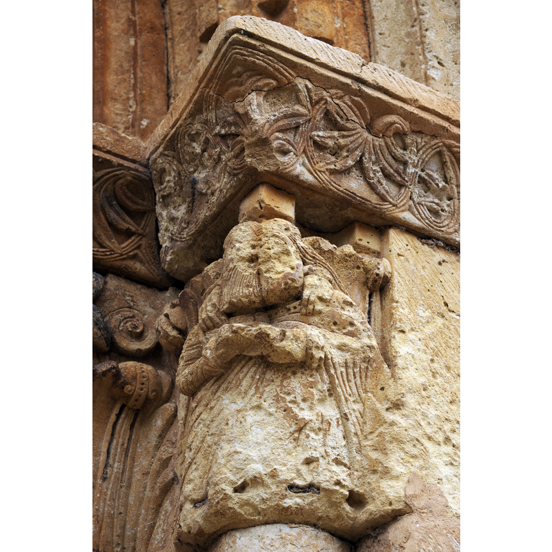 Source caption: "Kirche San Juan Bautista (Johannes der Täufer) in Moarves de Ojeda (Olmos de Ojeda) in der Provinz Palencia (Kastilien-León/Spanien), Kapitelle des Portals"
