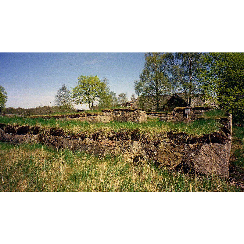 Source caption: " Ullene kyrkoruin. Kyrkoruinen ligger c:a 100 m S om den nuvarande kyrkan. Kyrkan revs år 1847. Foto från 2000"