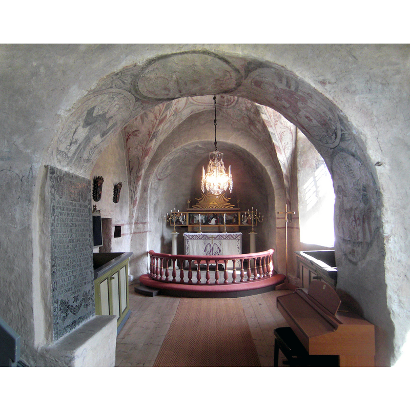 Source caption: "Vilske-Kleva kyrka är en romansk 1100-talskyrka med absid i Floby pastorat i Skara stift i Sverige. Äldre världslig indelning: Vilske-Kleva socken i Vilske härad i Västergötland. Nuvarande världslig indelning: Falköpings kommun i Västra Götaland. Interiör visande triumfbågen och koret med de medeltida målningarna."