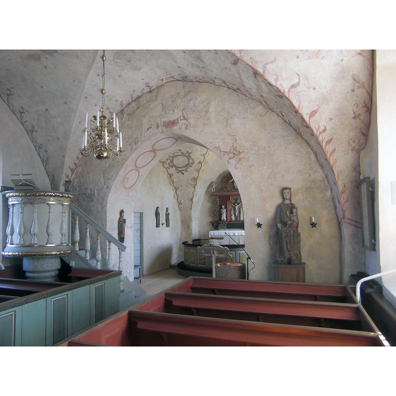 Source caption: "Interör från Vårkumla kyrka i Frökinds härad i Falköpings kommun i f.d. Skaraborgs län i Skara stift i Västergötland i Sverige. På bilden ses predikstolen, koret och madonnabilden."