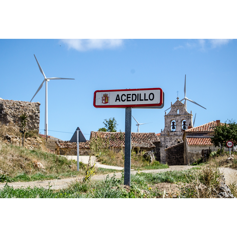 Source caption: "Acedillo. Acceso a la localidad."