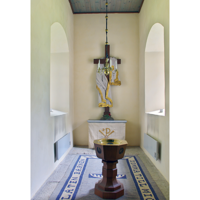 Source caption: "Öglunda kyrka i Valle härad i Västergötland och Skara kommun i Västragötalands län i Sverige." -- showing the modern font of 1951 in the former choir that was re-built as baptistery in 1949