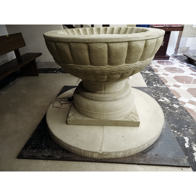 this modern replica of th medieval font of Pedrosa de Valdelucio said to be located in the nearby 13th-century Ermita de Villaux [formerly Villahús], in the abandoned hamlet of that name, near Pedrosa del Páramo]