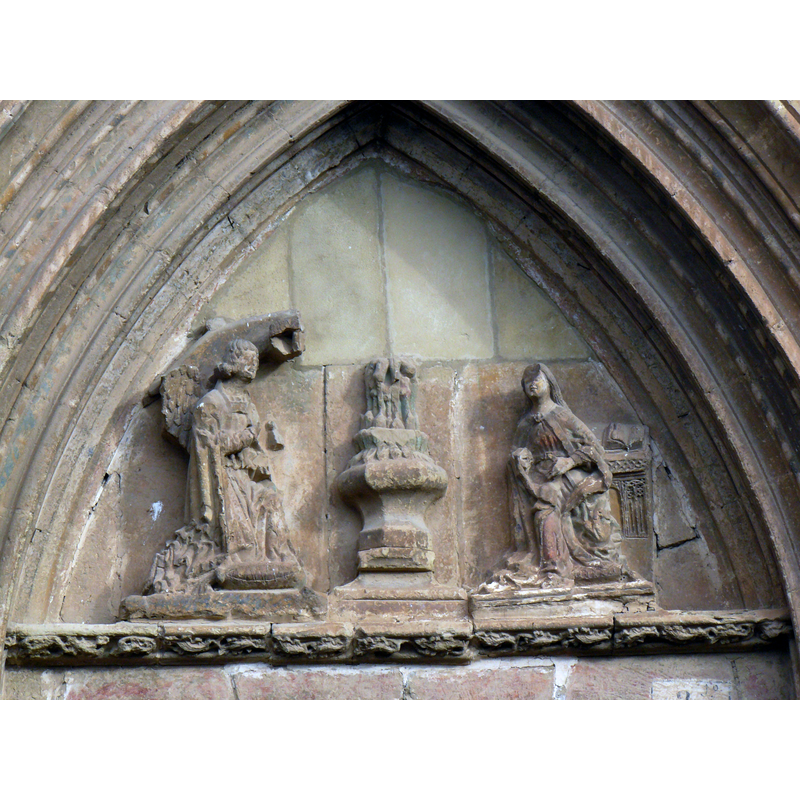 Source caption: "Tímpano de la portada de la iglesia de Santa María la Mayor, Ezcaray."