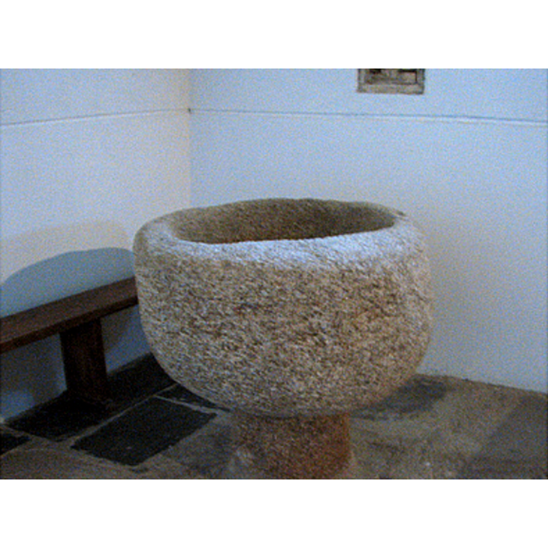 Source caption: "Santo Tomás de las Ollas, Ponferrada, León: pila bautismal." -- in the northwest corner of the nave