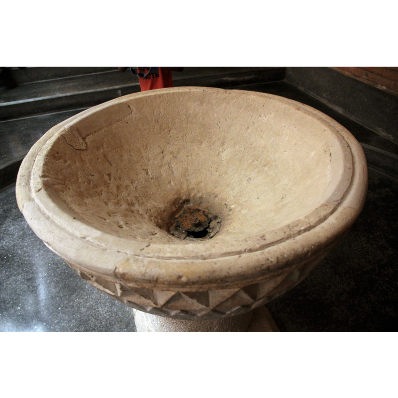 showing the centre drain