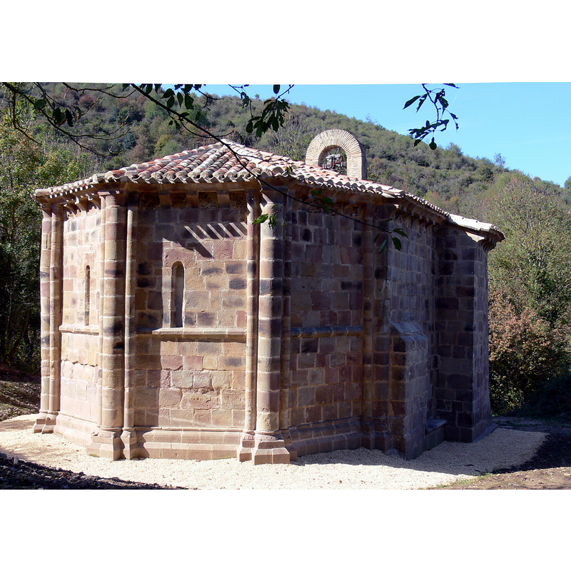 Source caption: "Ermita románica de la Ascensión, en San Asensio de los Cantos, aldea de Ojacastro en La Rioja (España)."