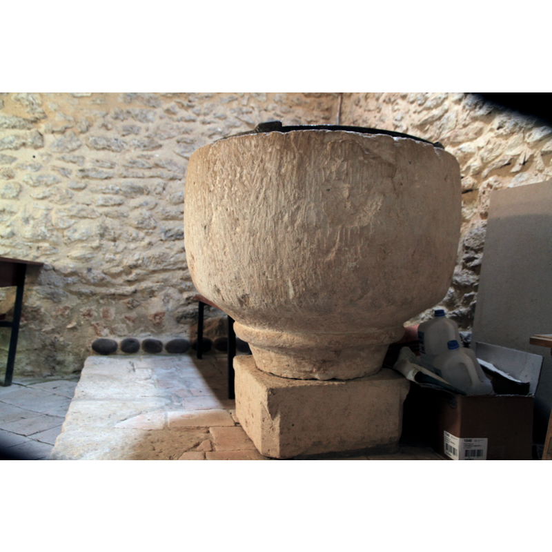 the only decoration on the font