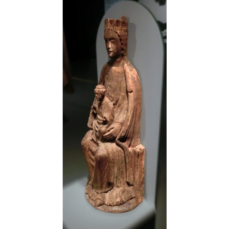 Source caption: "Madonnabild från 1200-talet från Brunns gamla kyrka (RAÄ-nr Ulricehamn 25:1) i Redvägs härad, Ulricehamns kommun, f.d. Älvsborgs län, Skara stift, Västergötland, Västra Götalands län, Sverige. Kyrkan revs på 1890-talet. Madonnan tillhör Västergötlands museum. Fotot taget i utställningen "Legenden Elin" på Skövde stadsmuseum sommaren 2013."
