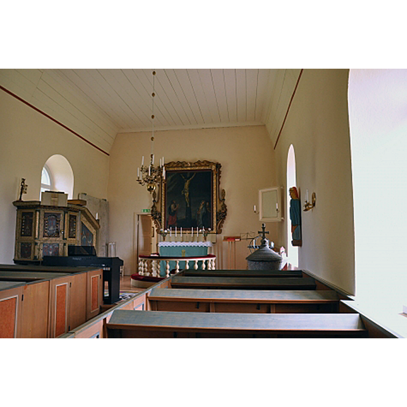 the font and cover are partially visible at the far [east] end, right [south] side
