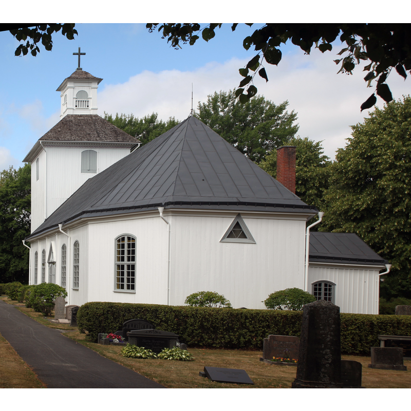 the present building replaced a medieval wooden church in 1826, but the tower is earlier; the new church was renovated in 1926 and 1941