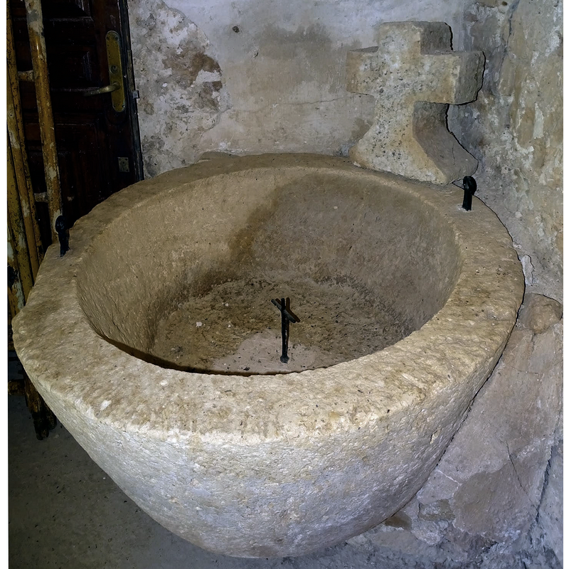 the stone cross on the rim is not part of the font