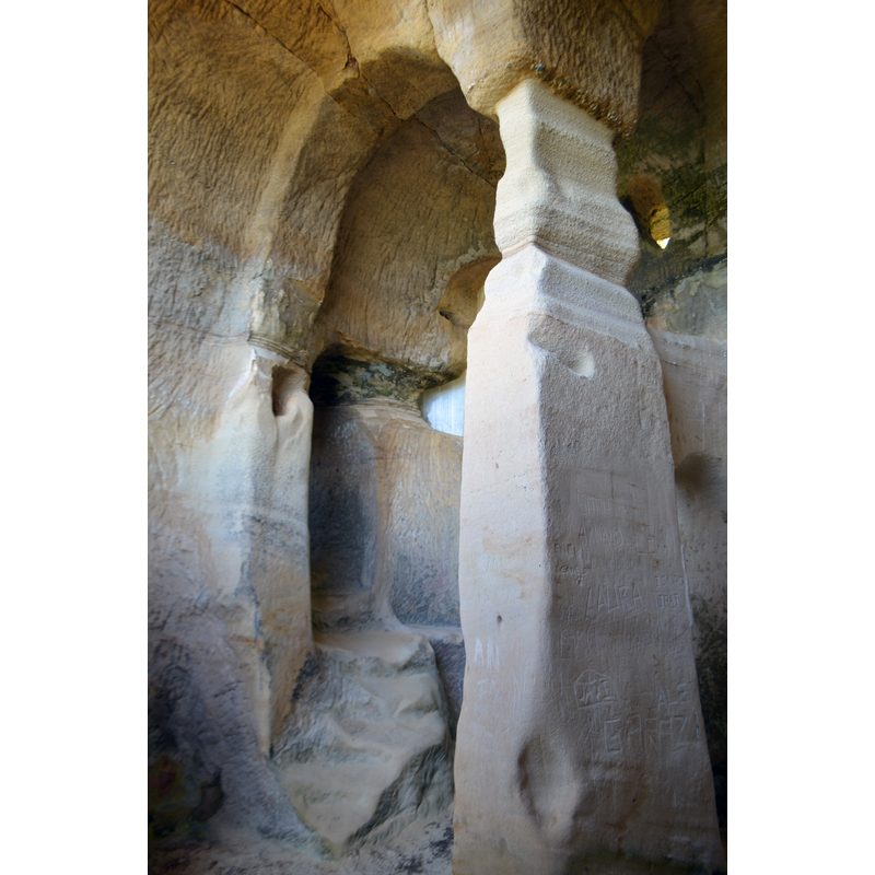 Source caption: "Eremitorio rupestre de San Miguel, en Presillas de Bricia."
