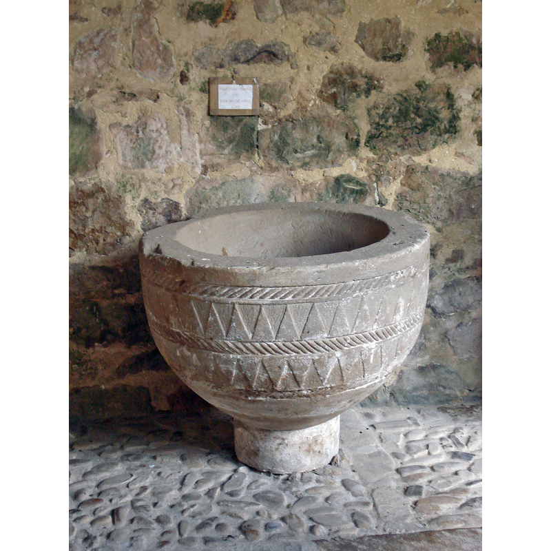 the font from Santa Maria de Hito as displayed in the cloister of San Martin de Elines in June 2008