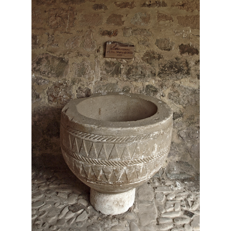 the font from Santa Maria de Hito as displayed in the cloister of San Martin de Elines in May 2013