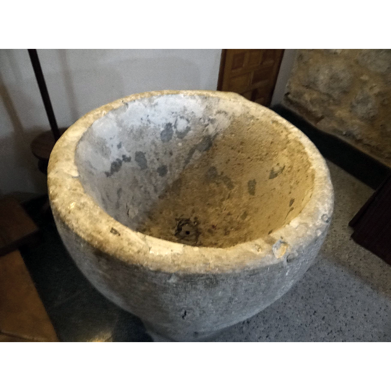 the centre drain hole is visible here