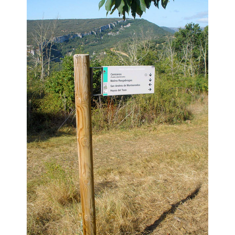 Source caption: "Ceniceros, pueblo abandonado y prácticamente desaparecido perteneciente al municipio de Sargentes de la Lora (provincia de Burgos, Castilla y León, España)"
